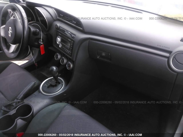 JTKJF5C78B3013503 - 2011 TOYOTA SCION TC 银色 照片 5