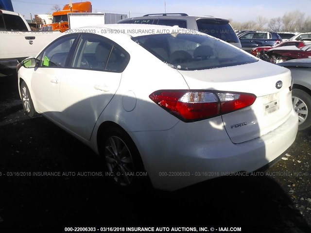 KNAFX4A62F5415278 - 2015 KIA FORTE LX WHITE photo 3