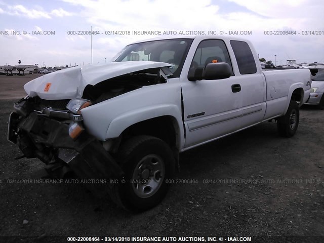 1GCHK29U54E225084 - 2004 CHEVROLET SILVERADO K2500 HEAVY DUTY WHITE photo 2