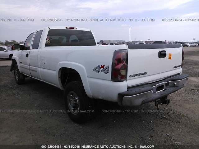 1GCHK29U54E225084 - 2004 CHEVROLET SILVERADO K2500 HEAVY DUTY WHITE photo 3