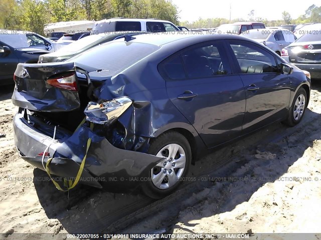 KNAFK4A6XG5563470 - 2016 KIA FORTE LX GRAY photo 4