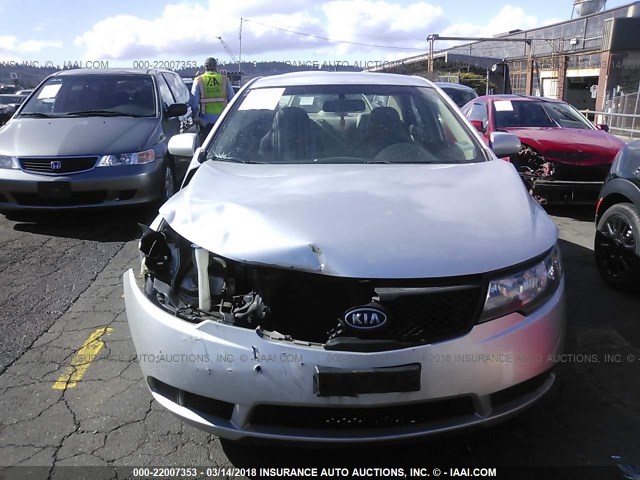 KNAFT4A24A5115260 - 2010 KIA FORTE LX SILVER photo 6