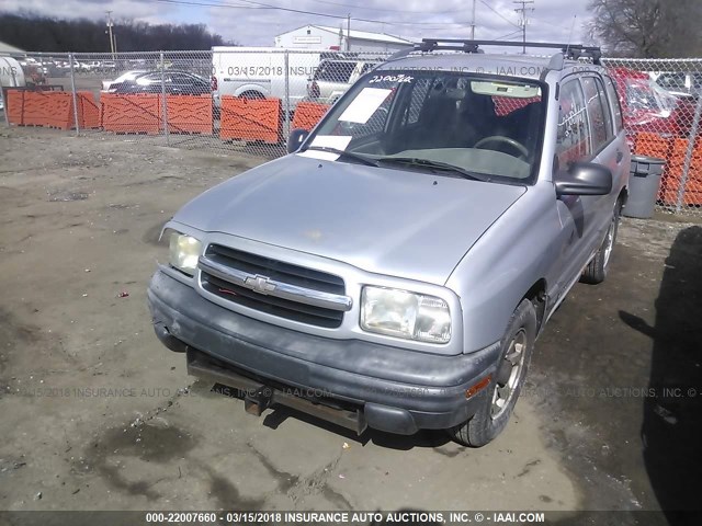 2CNBJ13C5Y6946904 - 2000 CHEVROLET TRACKER SILVER photo 2