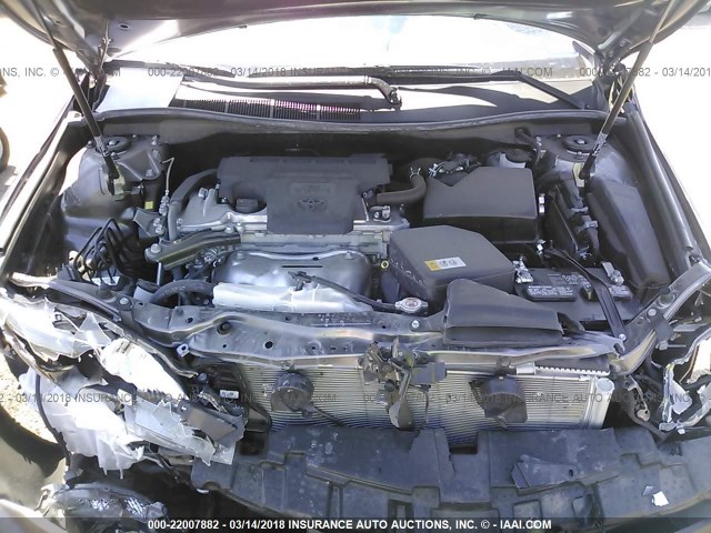 4T1BF1FK9HU341533 - 2017 TOYOTA CAMRY LE/XLE/SE/XSE ნაცრისფერი ფოტო 10