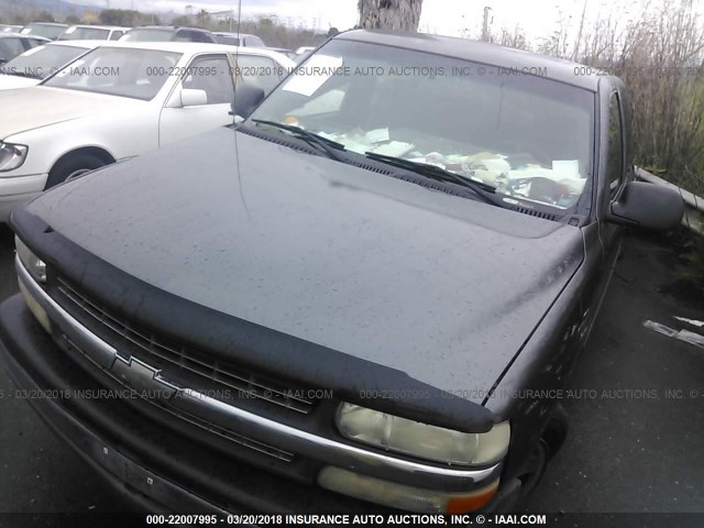 1GCEC19V71Z146359 - 2001 CHEVROLET SILVERADO C1500 GRAY photo 2