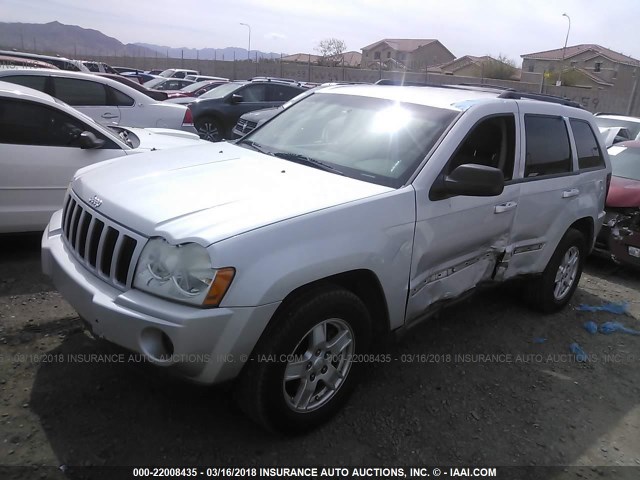 1J8GS48KX7C684465 - 2007 JEEP GRAND CHEROKEE LAREDO/COLUMBIA/FREEDOM GRAY photo 2