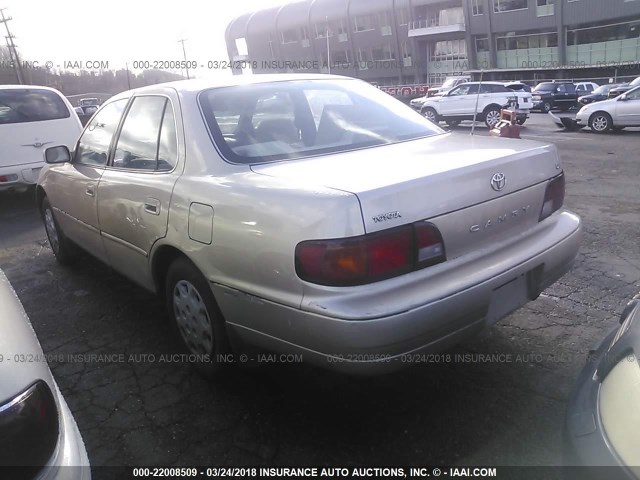 4T1BG12K9TU795924 - 1996 TOYOTA CAMRY DX/LE/XLE Champagne photo 3