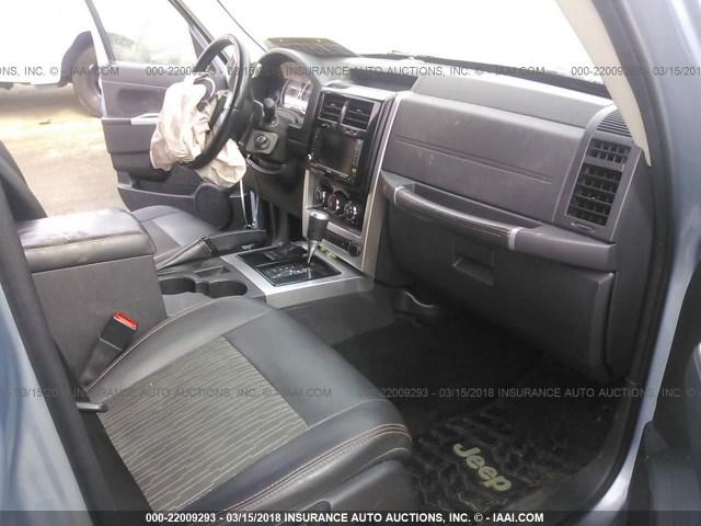 1C4PJMAK1CW134813 - 2012 JEEP LIBERTY SPORT 浅蓝色 照片 5