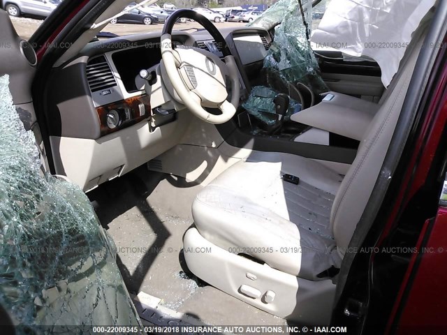 5LMFU27R54LJ16189 - 2004 LINCOLN NAVIGATOR MAROON photo 5