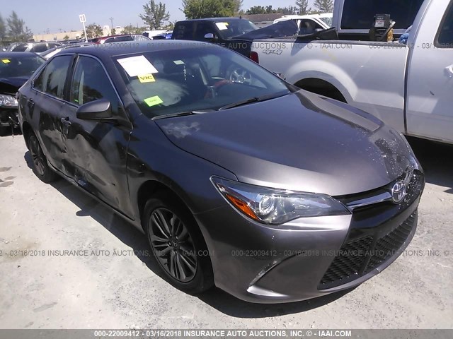 4T1BF1FK7GU233457 - 2016 TOYOTA CAMRY LE/XLE/SE/XSE GRAY photo 1