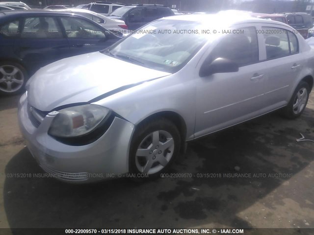 1G1AK52F357544268 - 2005 CHEVROLET COBALT SILVER photo 2