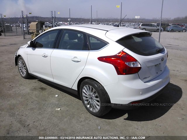 1FAHP3N26CL314576 - 2012 FORD FOCUS TITANIUM WHITE photo 3