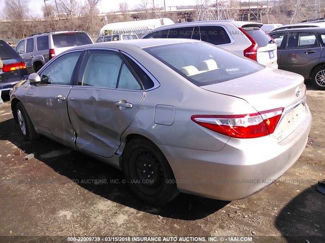 4T4BF1FK0FR469422 - 2015 TOYOTA CAMRY LE/XLE/SE/XSE BEIGE photo 3