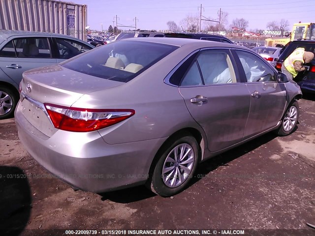 4T4BF1FK0FR469422 - 2015 TOYOTA CAMRY LE/XLE/SE/XSE BEIGE photo 4