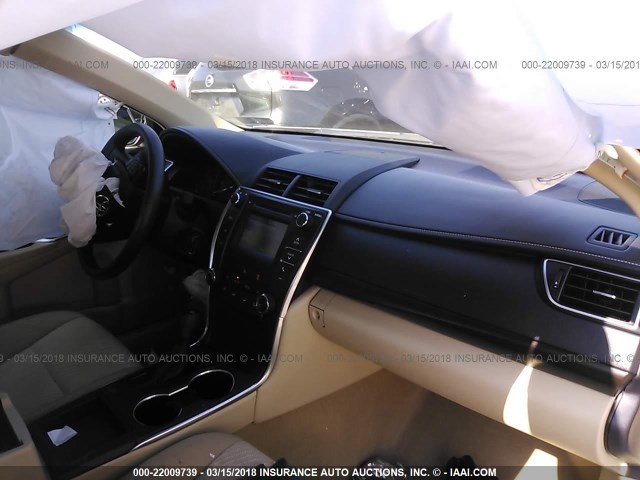 4T4BF1FK0FR469422 - 2015 TOYOTA CAMRY LE/XLE/SE/XSE BEIGE photo 5