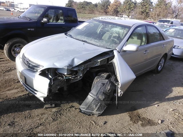 4T1BE30K64U266193 - 2004 TOYOTA CAMRY LE/XLE/SE ვერცხლისფერი ფოტო 2