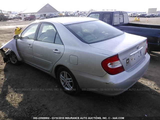 4T1BE30K64U266193 - 2004 TOYOTA CAMRY LE/XLE/SE ვერცხლისფერი ფოტო 3