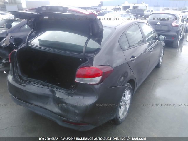 3KPFL4A71HE100485 - 2017 KIA FORTE LX/S BROWN photo 4