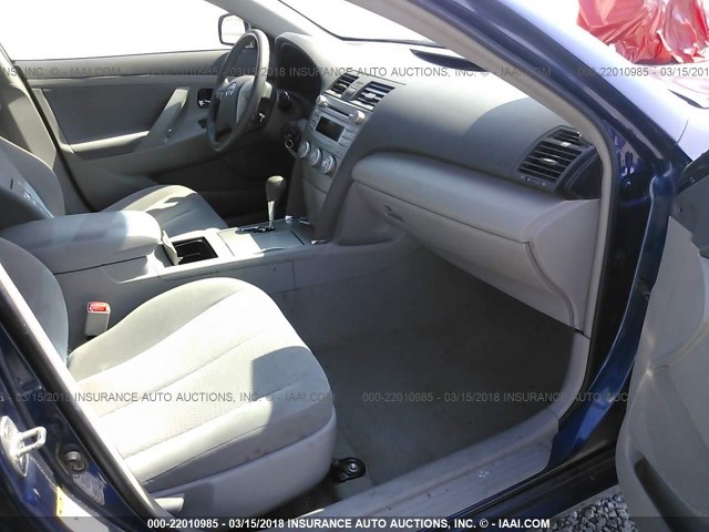4T4BF3EK3AR044394 - 2010 TOYOTA CAMRY SE/LE/XLE BLUE photo 5