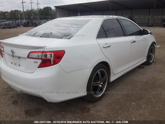 4T1BF1FK3CU169525 - 2012 TOYOTA CAMRY SE/LE/XLE Белый фото 4