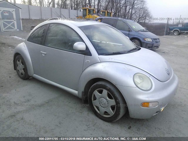 3VWDD21C0YM417330 - 2000 VOLKSWAGEN NEW BEETLE GLX 银色 照片 1