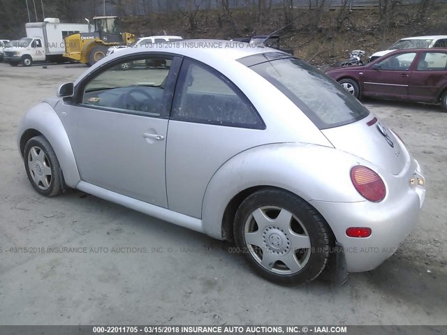 3VWDD21C0YM417330 - 2000 VOLKSWAGEN NEW BEETLE GLX 银色 照片 3