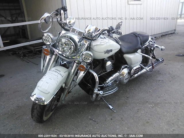 1HD1FRM18CB660742 - 2012 HARLEY-DAVIDSON FLHRC ROAD KING CLASSIC WHITE photo 2