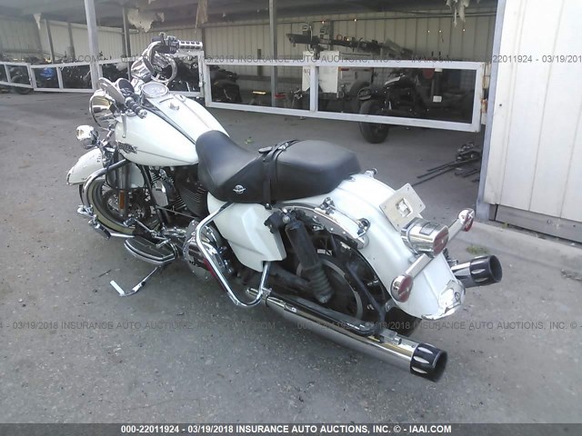 1HD1FRM18CB660742 - 2012 HARLEY-DAVIDSON FLHRC ROAD KING CLASSIC WHITE photo 3
