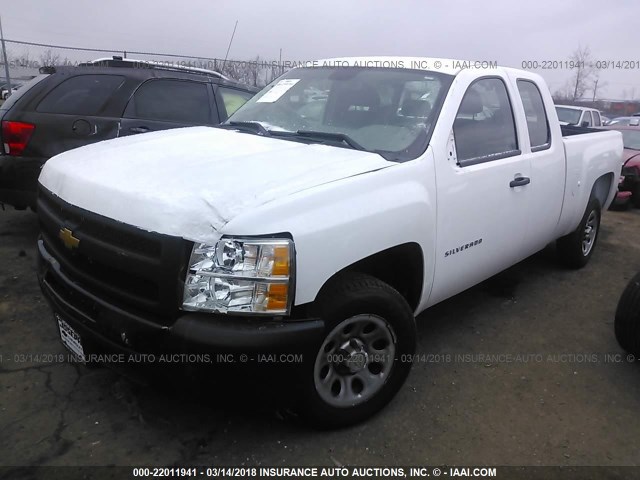 1GCRCPEX1CZ323874 - 2012 CHEVROLET SILVERADO C1500 WHITE photo 2