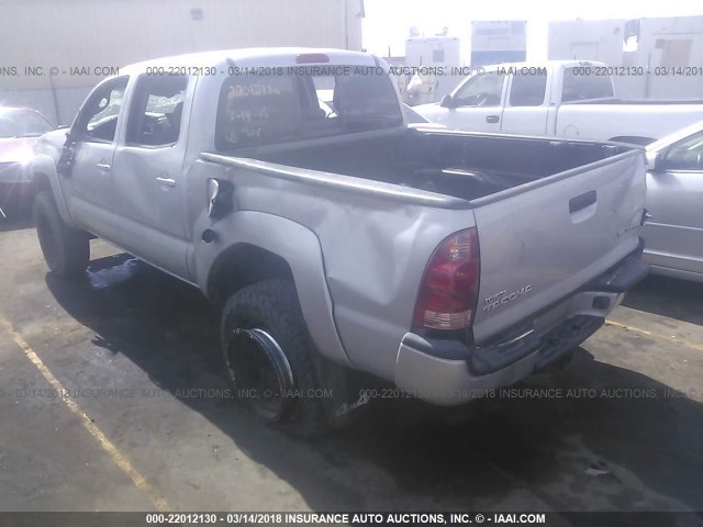 5TELU42N76Z170401 - 2006 TOYOTA TACOMA DOUBLE CAB ვერცხლისფერი ფოტო 3