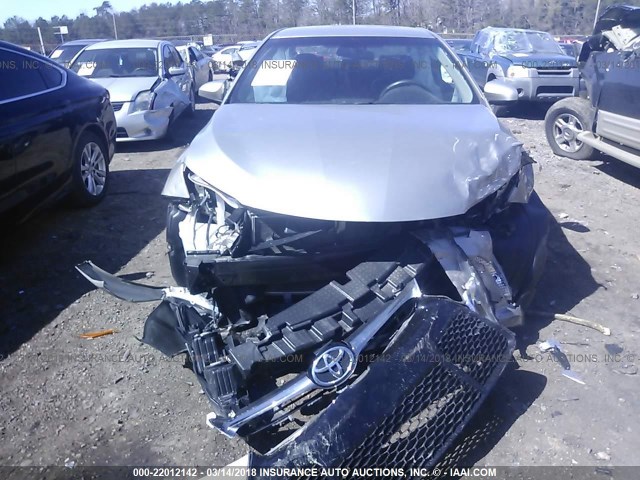 4T1BF1FK2FU495384 - 2015 TOYOTA CAMRY LE/XLE/SE/XSE ვერცხლისფერი ფოტო 6
