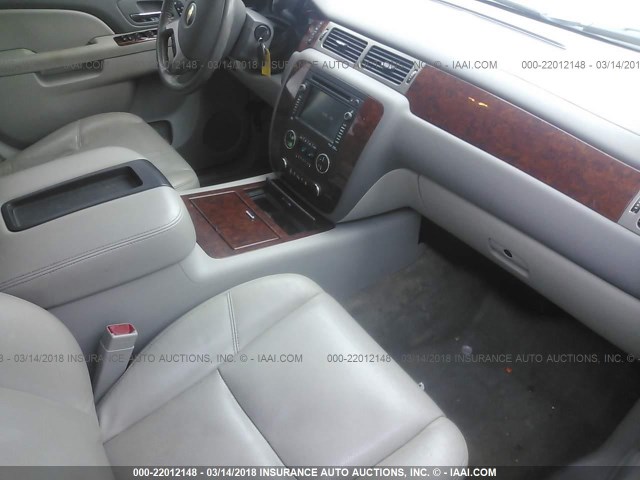 1GNUKKE34AR176712 - 2010 CHEVROLET SUBURBAN K1500 LTZ SILVER photo 5