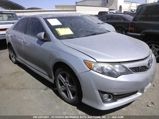 4T1BF1FK4EU377433 - 2014 TOYOTA CAMRY L/SE/LE/XLE 银色 照片 1
