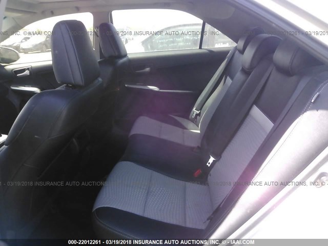 4T1BF1FK4EU377433 - 2014 TOYOTA CAMRY L/SE/LE/XLE 银色 照片 8