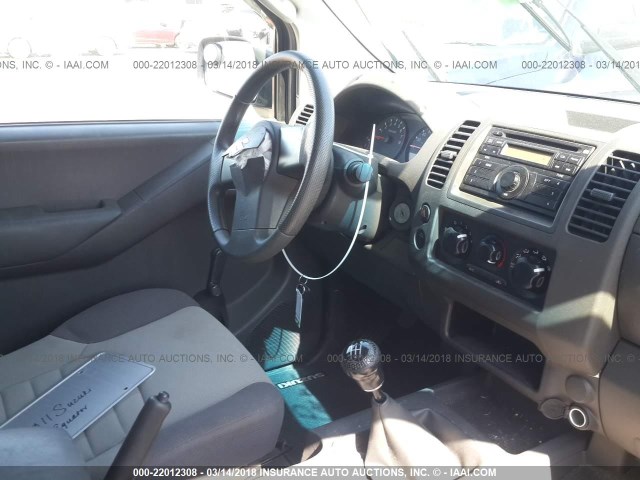 5Z62D0CT5BC425154 - 2011 SUZUKI EQUATOR SPORT WHITE photo 5