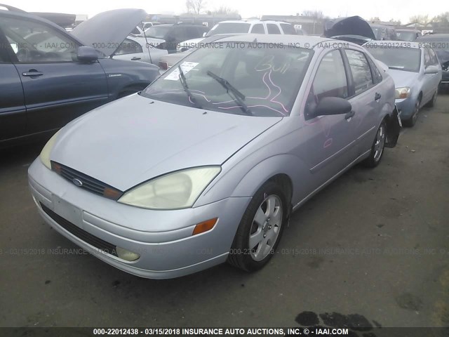 1FAFP38352W261135 - 2002 FORD FOCUS ZTS SILVER photo 2