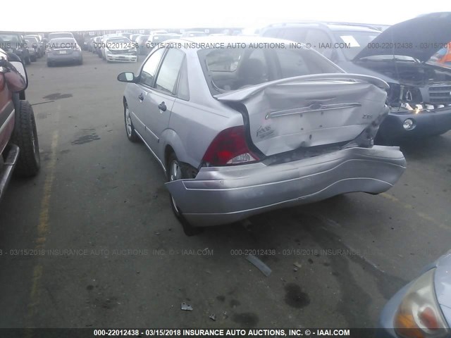 1FAFP38352W261135 - 2002 FORD FOCUS ZTS SILVER photo 3