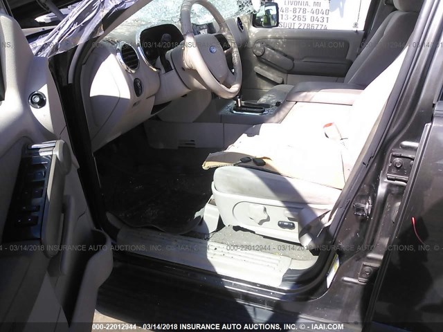 1FMEU63E06UA42654 - 2006 FORD EXPLORER XLT GRAY photo 5