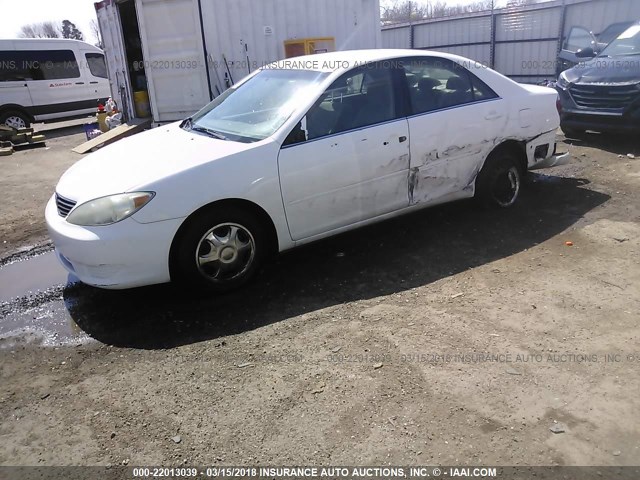 4T1BE32K85U415086 - 2005 TOYOTA CAMRY LE/XLE/SE WHITE photo 2
