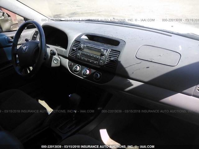 4T1BE32K85U415086 - 2005 TOYOTA CAMRY LE/XLE/SE WHITE photo 5