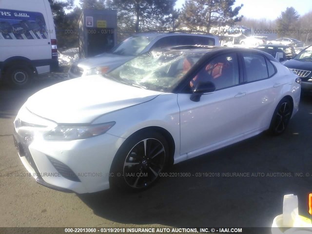4T1B61HK9JU070802 - 2018 TOYOTA CAMRY XSE WHITE photo 2