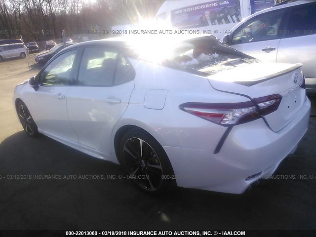 4T1B61HK9JU070802 - 2018 TOYOTA CAMRY XSE WHITE photo 3