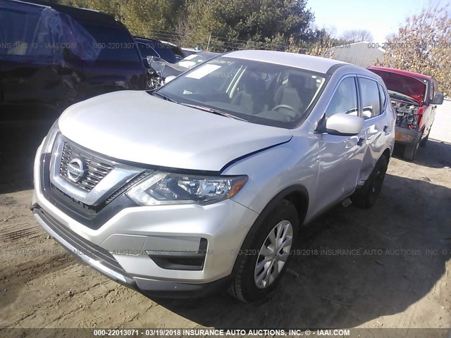 KNMAT2MT0HP539829 - 2017 NISSAN ROGUE S/SV SILVER photo 2