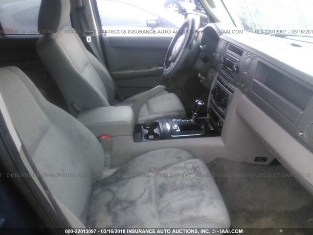 1J8HG48N76C274852 - 2006 JEEP COMMANDER BLUE photo 5