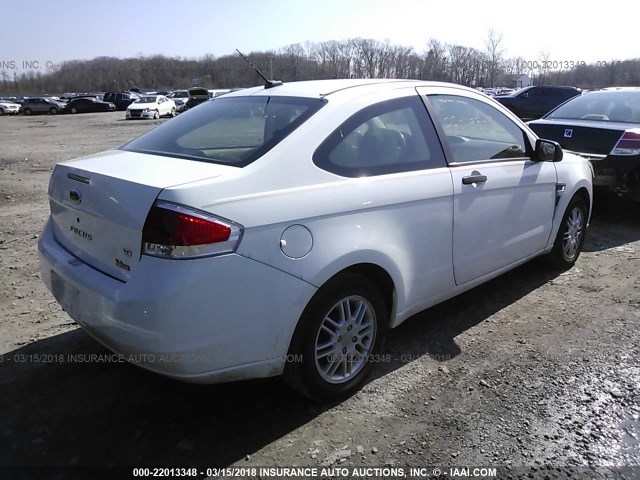 1FAHP33N18W227722 - 2008 FORD FOCUS SE/SEL/SES WHITE photo 4