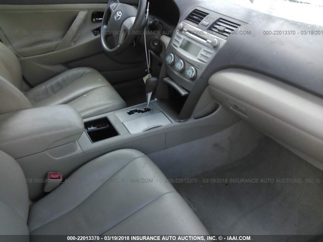 4T1BE46K49U335497 - 2009 TOYOTA CAMRY SE/LE/XLE Золотой фото 5