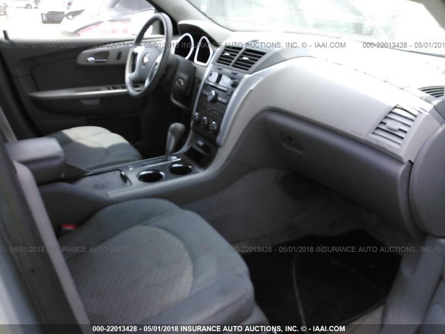 1GNKRFED9CJ387781 - 2012 CHEVROLET TRAVERSE LS SILVER photo 5