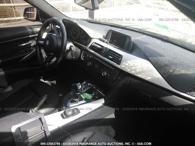 WBA3C3G54FNS74284 - 2015 BMW 320 I/XDRIVE Schwarz Foto 5