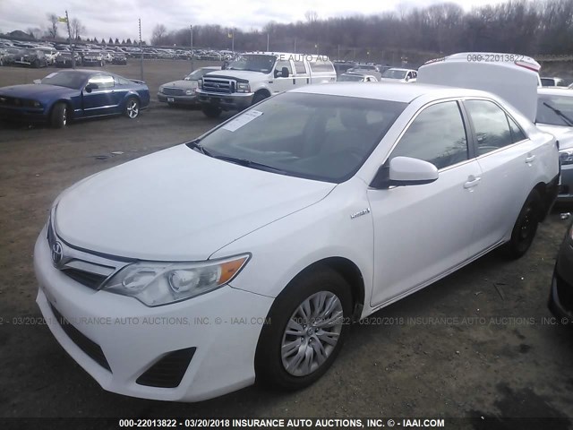 4T1BD1FK9DU076807 - 2013 TOYOTA CAMRY HYBRID/LE/XLE 白色 照片 2