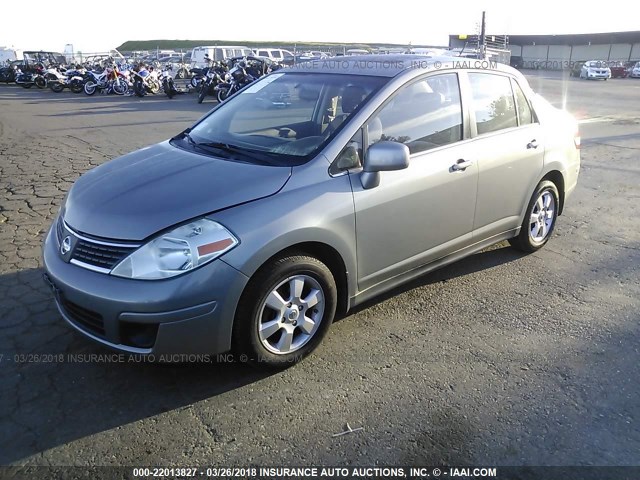 3N1BC11E27L419600 - 2007 NISSAN VERSA S/SL GRAY photo 2